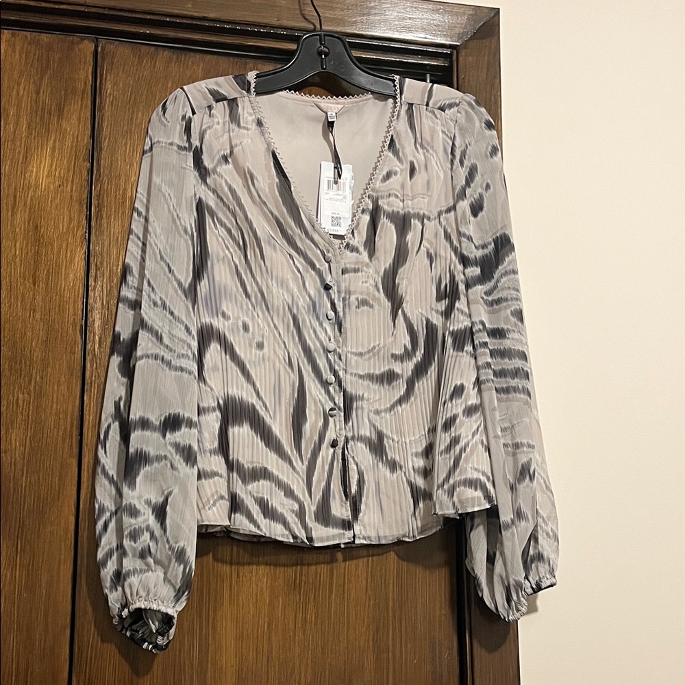 Guess Grey and Cream Zebra Patterned Women's Blouse with V-Neck